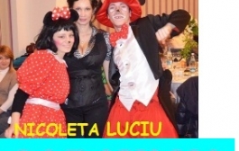 NICOLETA LUCIU cu animatorii CARAVANA PERSONAJELOR